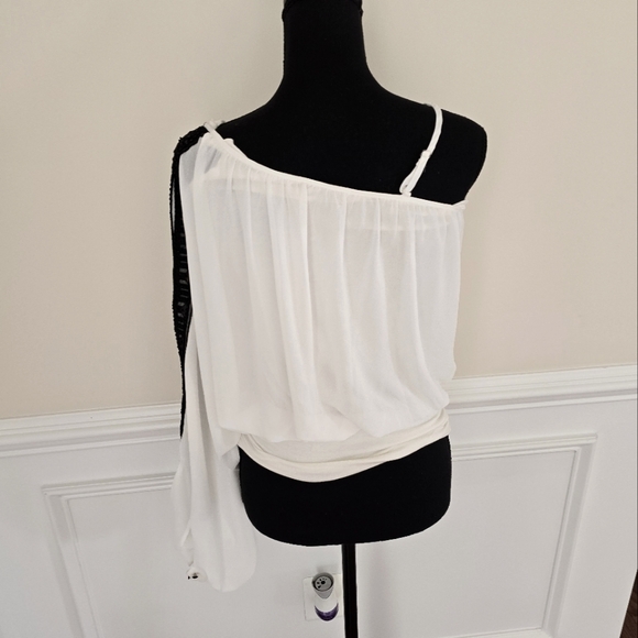 XOXO Beautiful One Shoulder Top - Picture 2 of 8